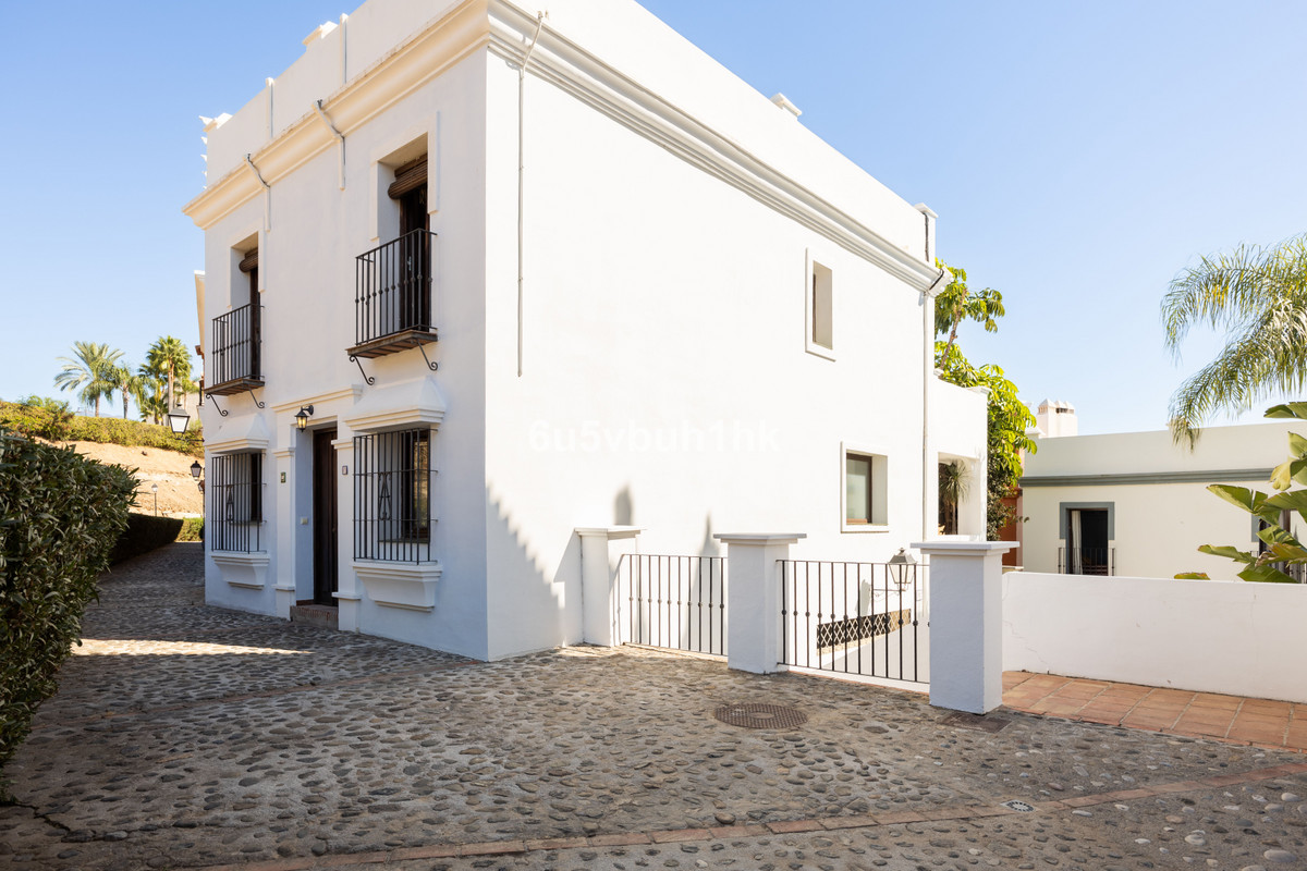 Villa for sale in Estepona