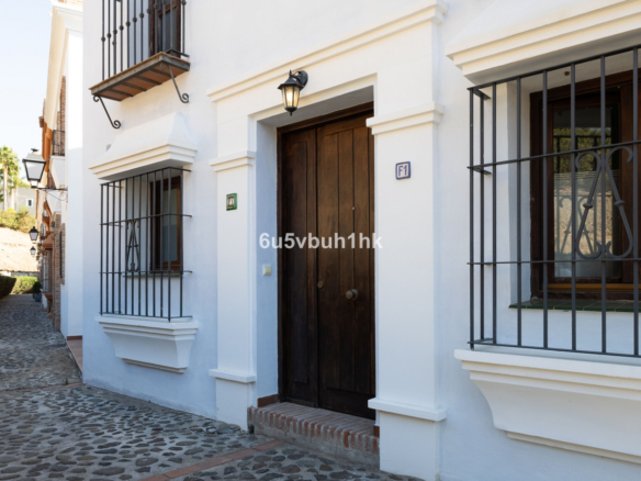 Villa for sale in Estepona