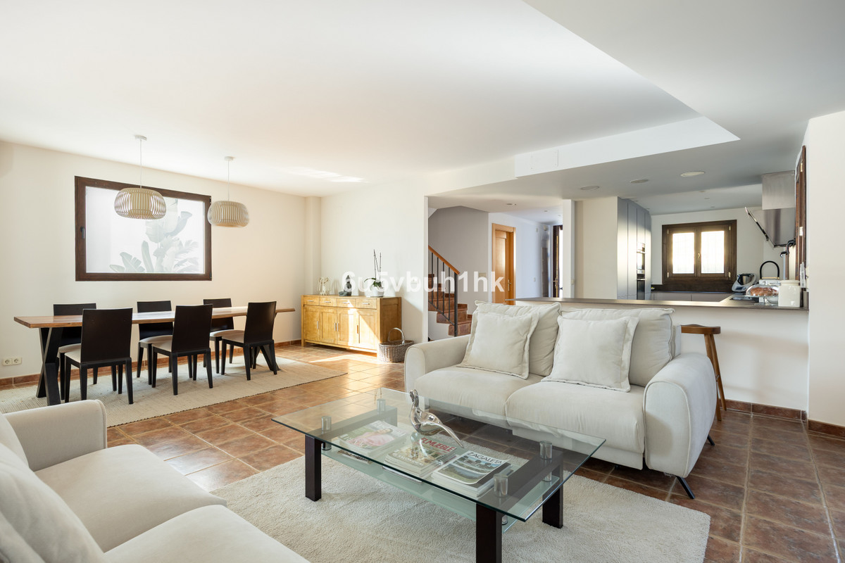 Villa for sale in Estepona