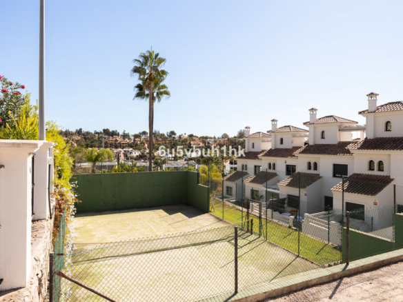 Villa for sale in Estepona