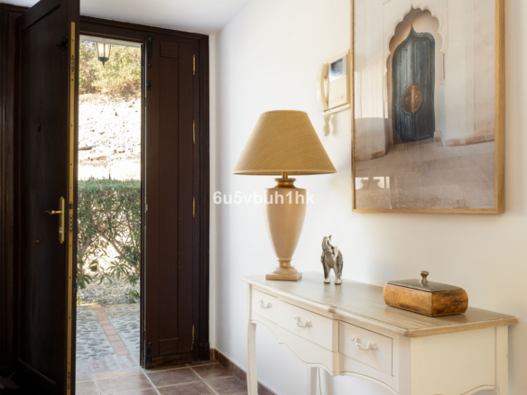 Villa for sale in Estepona