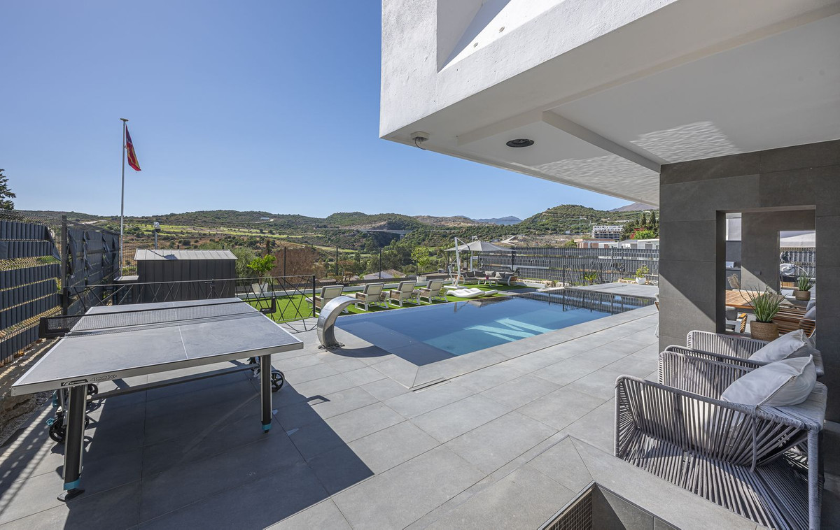 Villa for sale in Estepona
