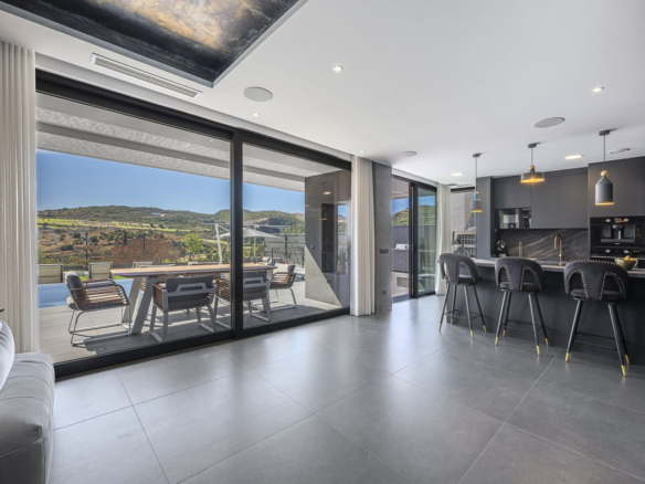 Villa for sale in Estepona