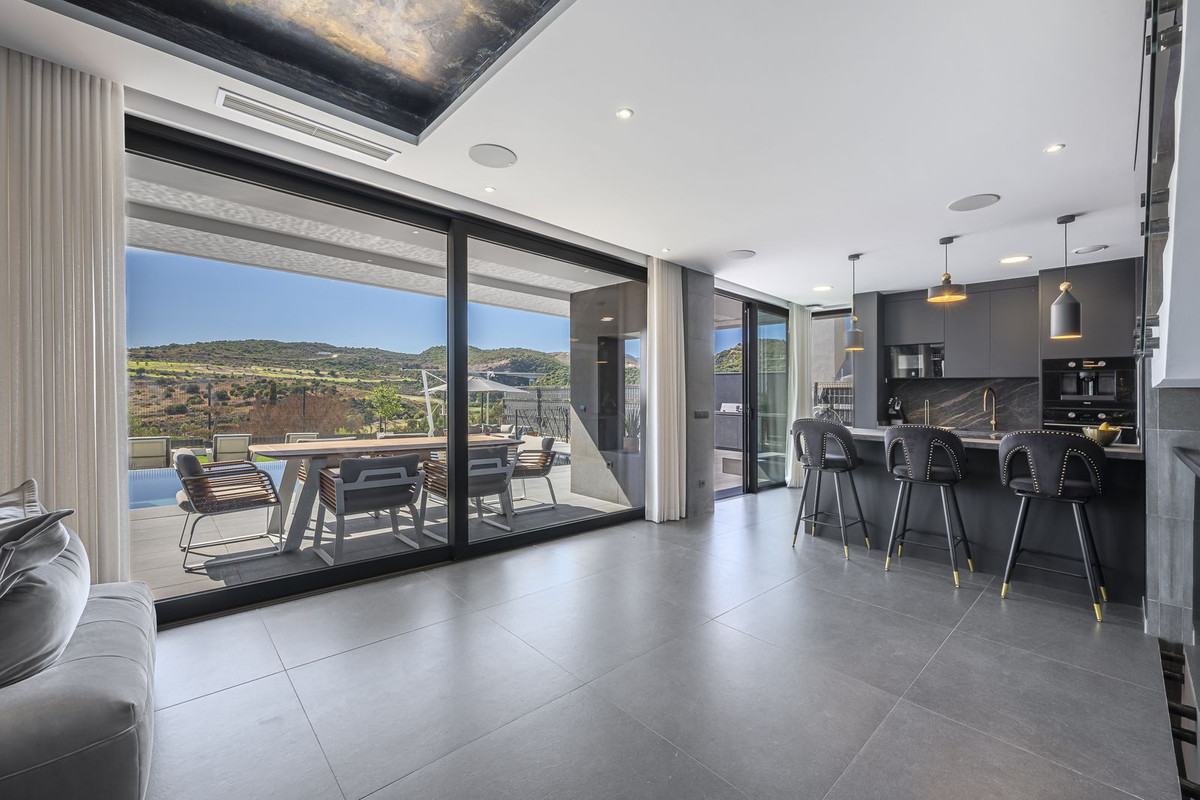 Villa for sale in Estepona