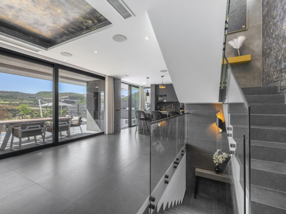 Villa for sale in Estepona