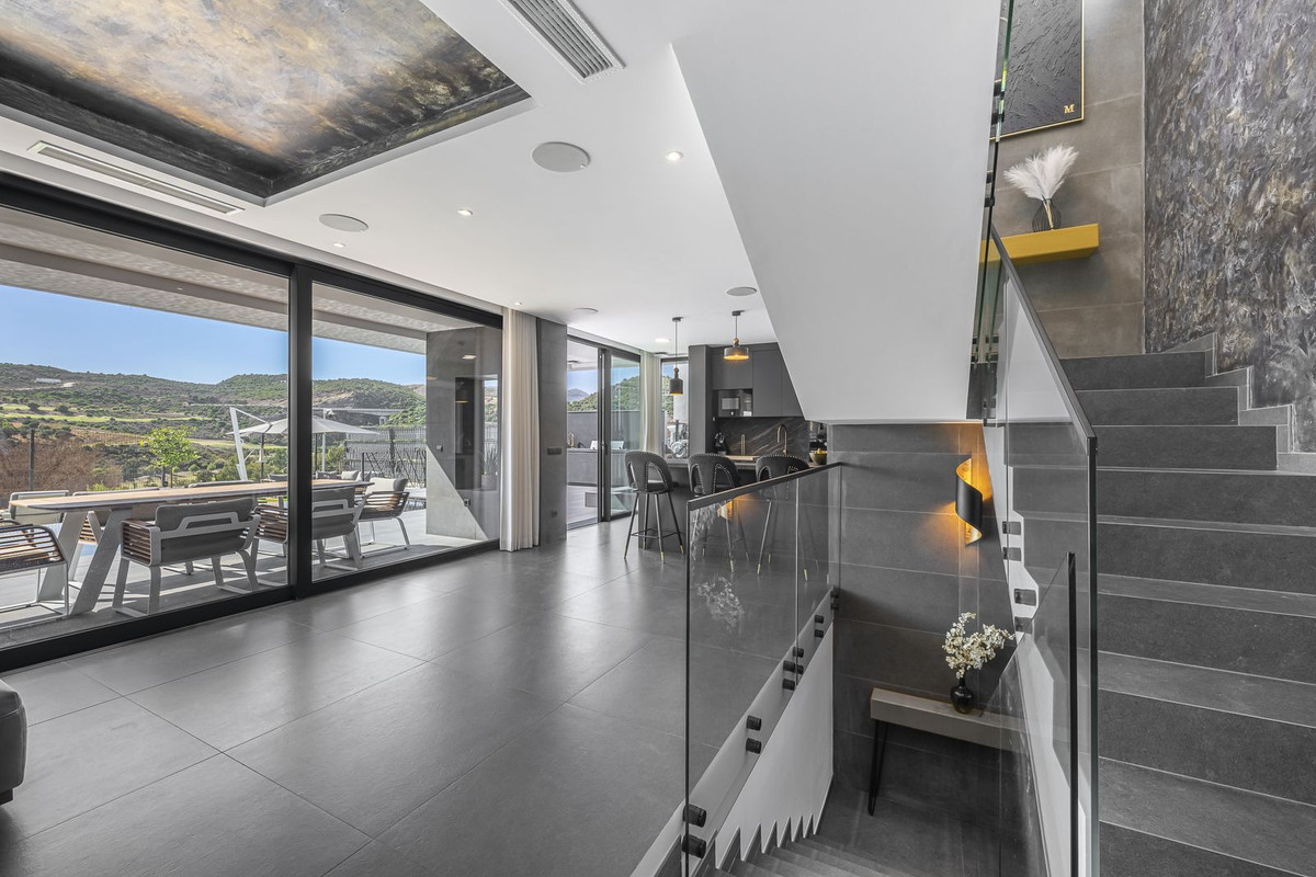 Villa for sale in Estepona