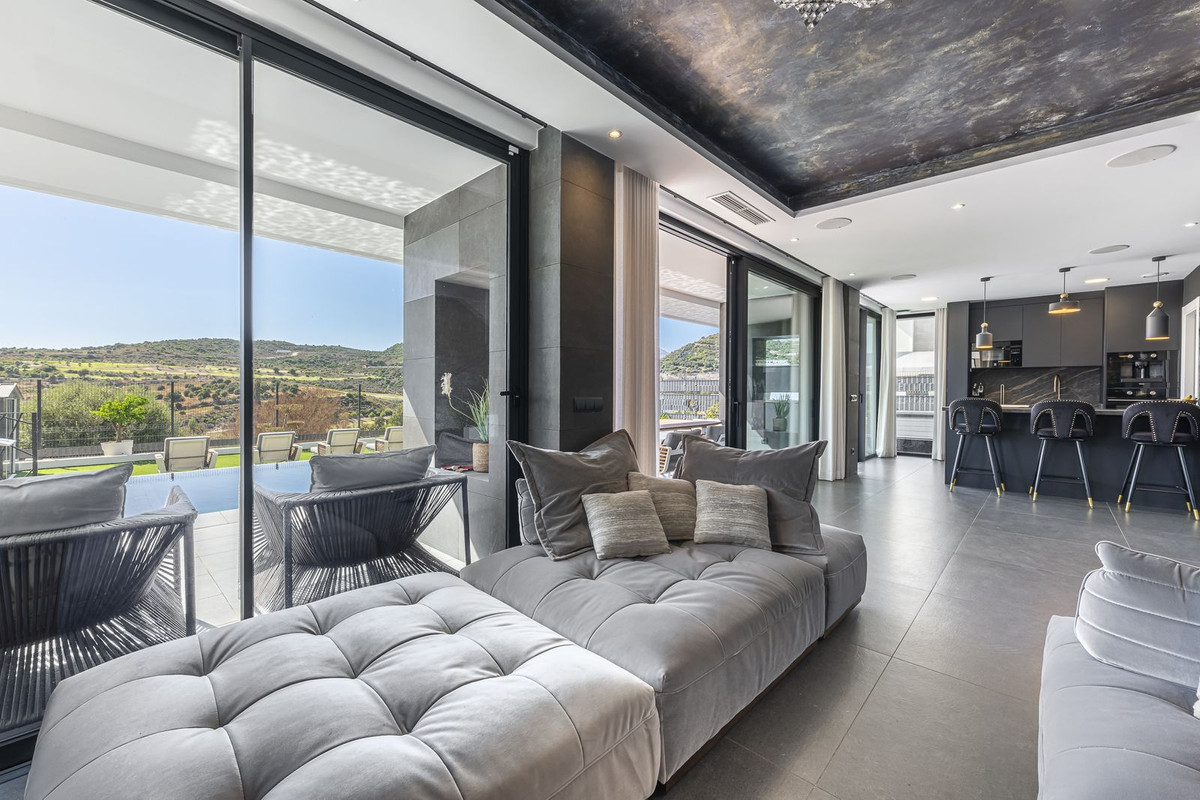 Villa for sale in Estepona