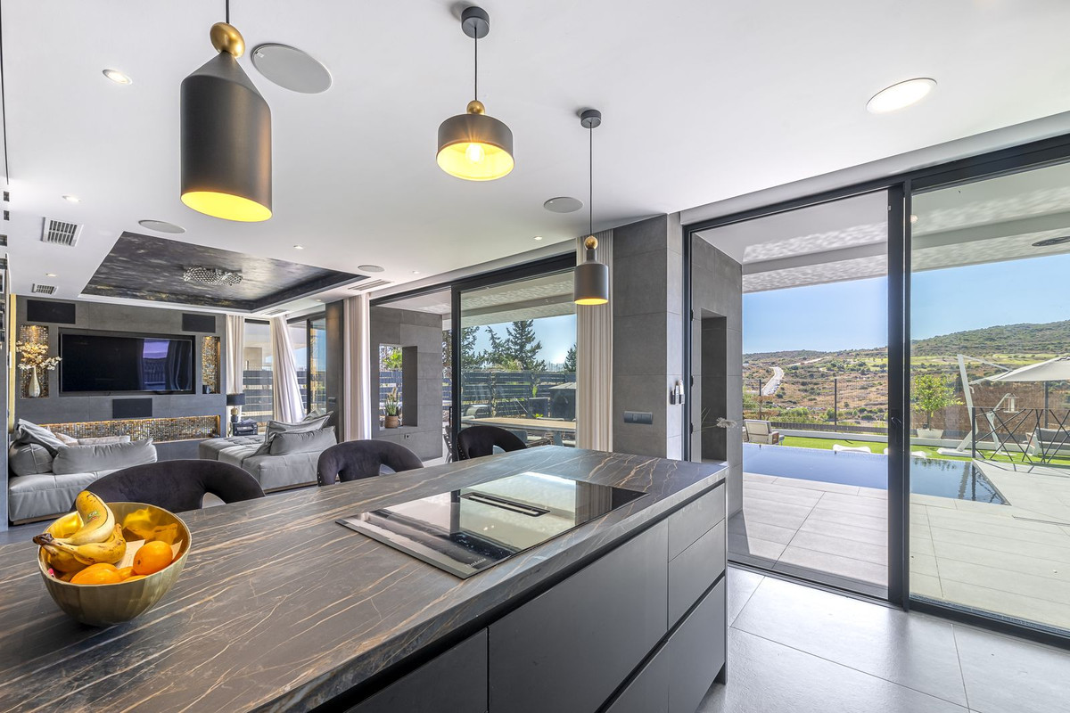 Villa for sale in Estepona