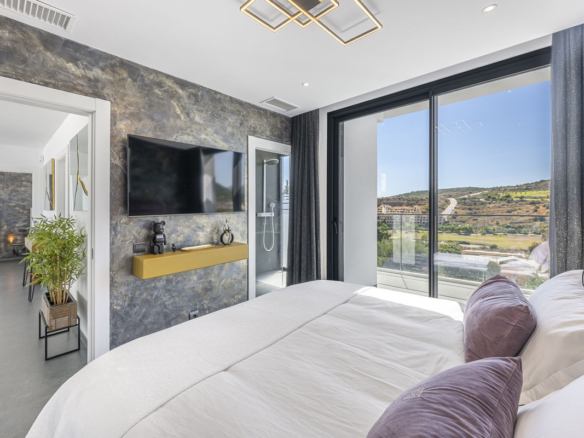 Villa for sale in Estepona