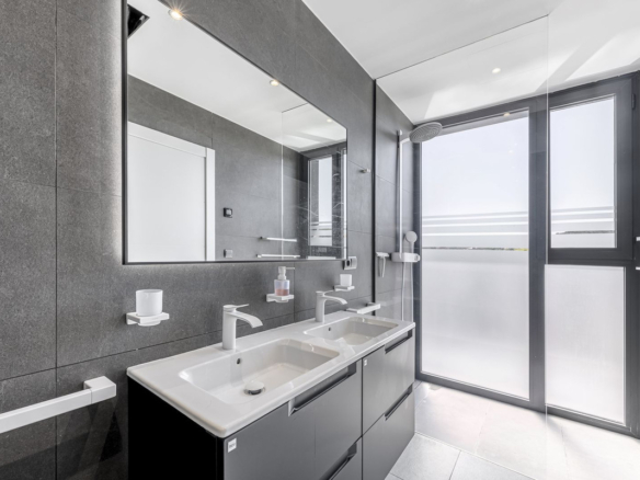 Villa for sale in Estepona