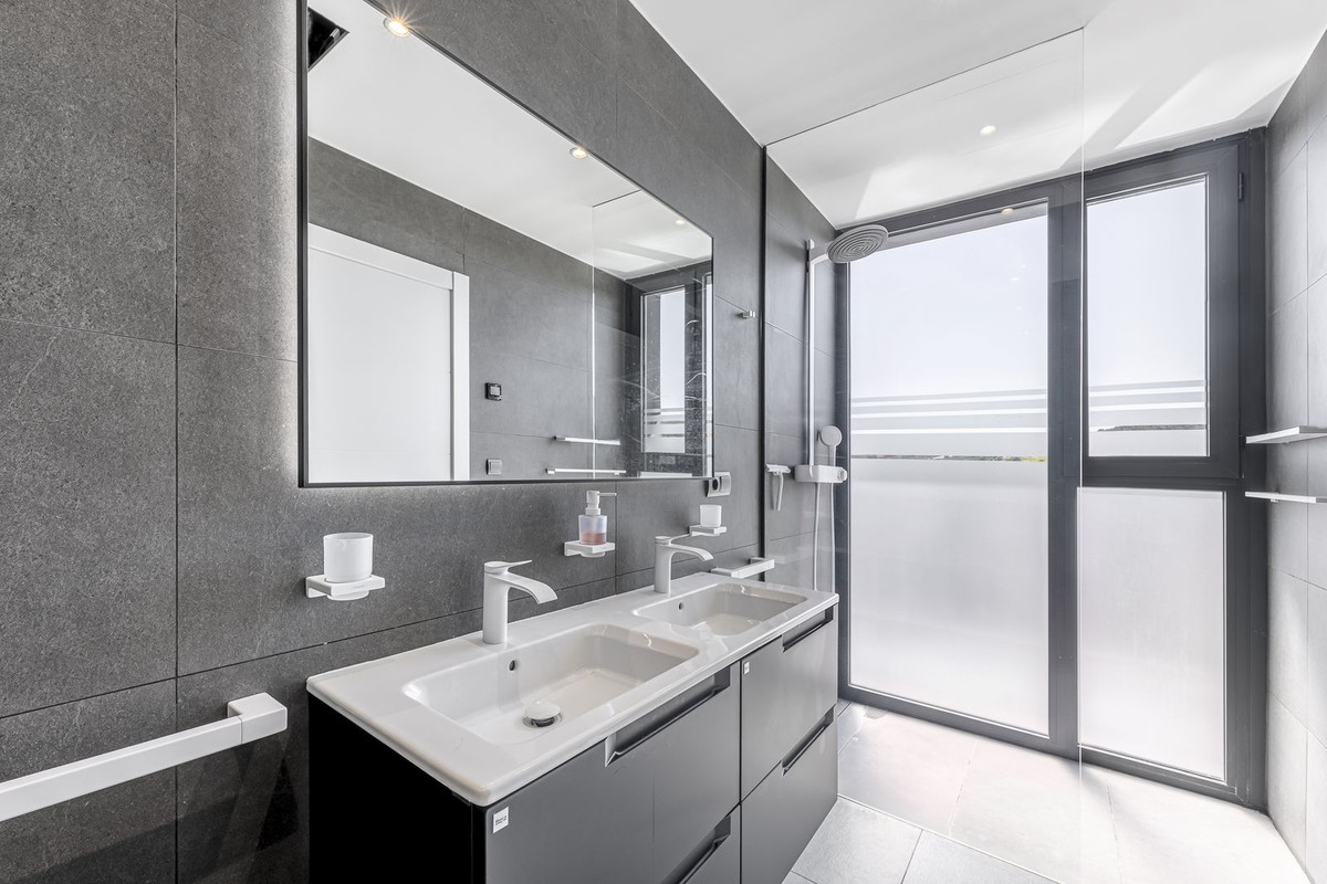 Villa for sale in Estepona