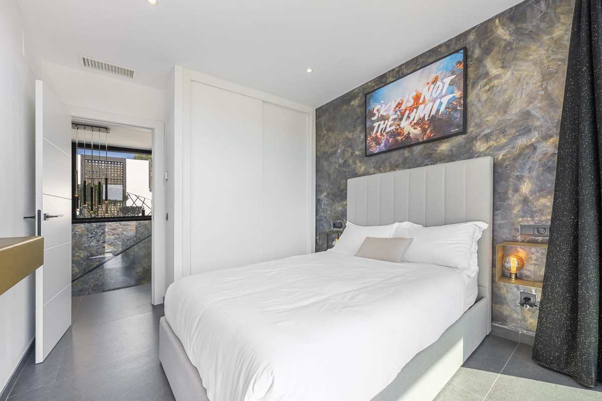 Villa for sale in Estepona
