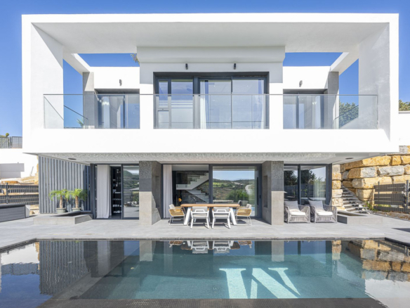 Villa for sale in Estepona
