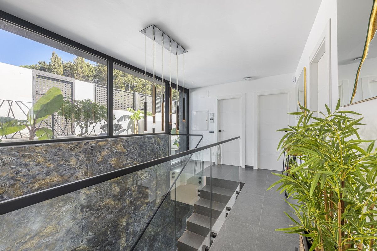 Villa for sale in Estepona