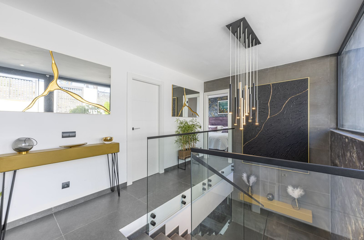 Villa for sale in Estepona