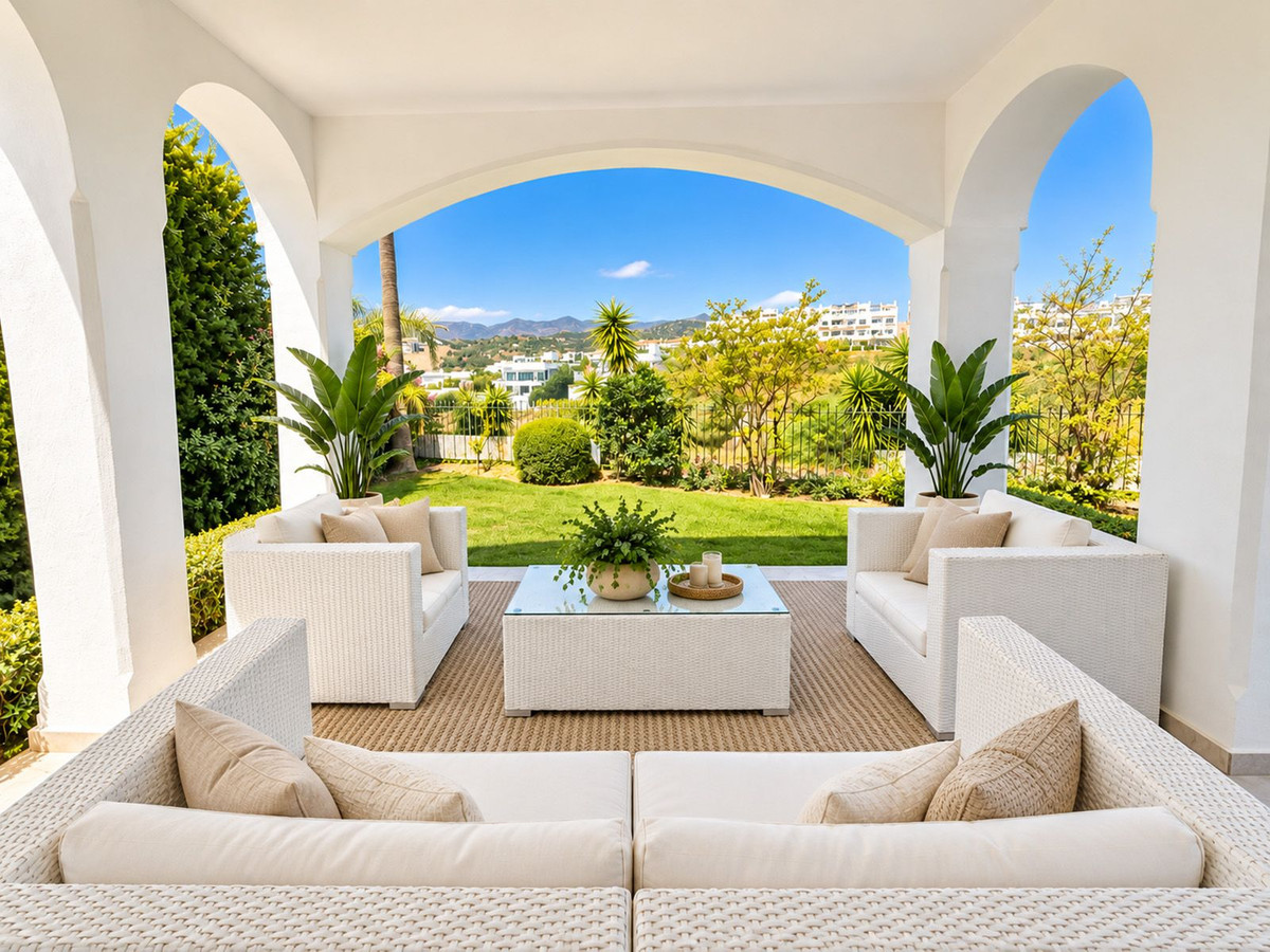 Villa for sale in Estepona