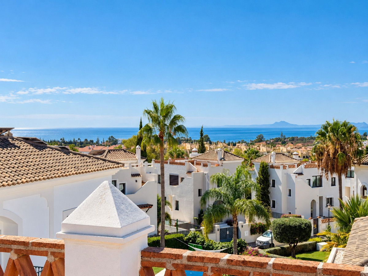 Villa for sale in Estepona