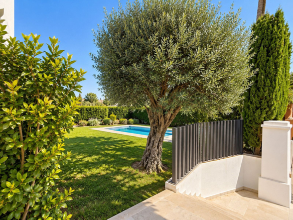 Villa for sale in Estepona