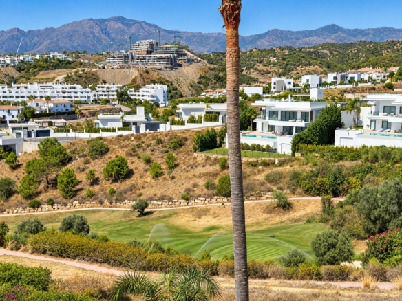 Villa for sale in Estepona