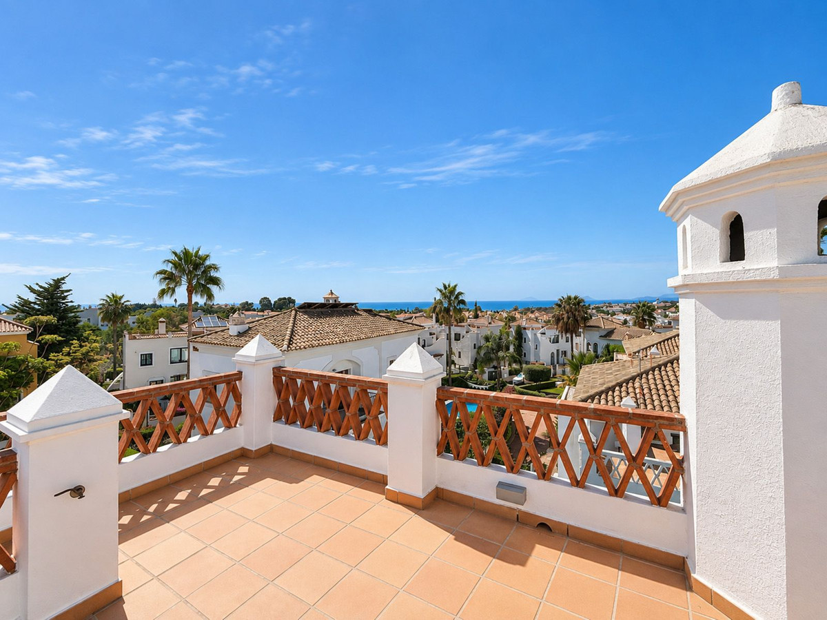 Villa for sale in Estepona