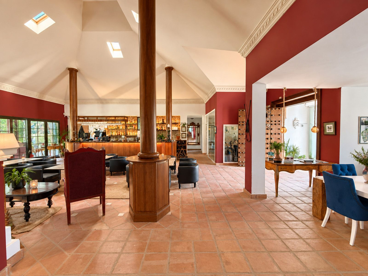 Villa for sale in Estepona