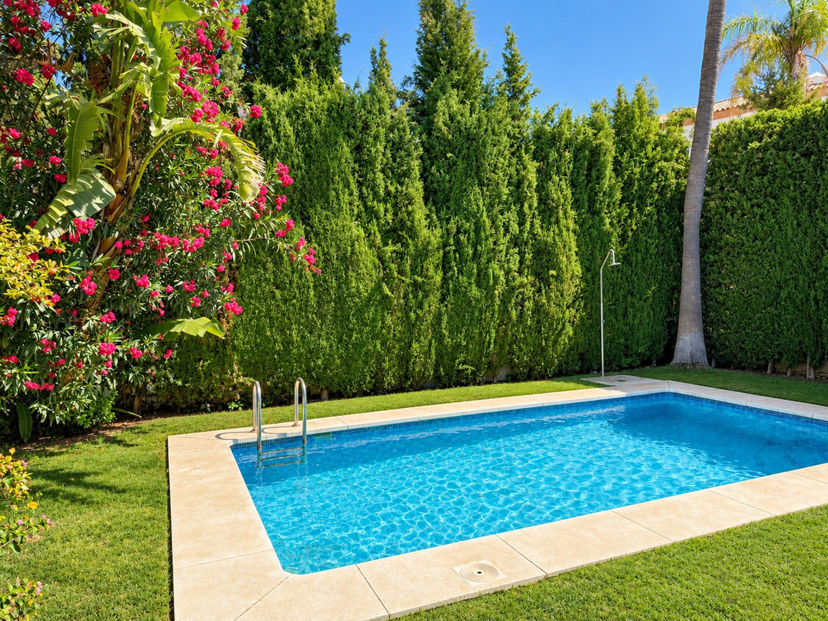 Villa for sale in Estepona