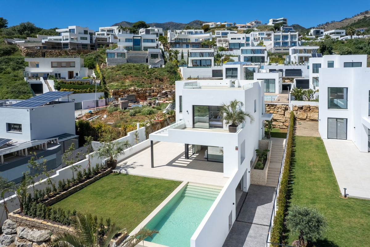Villa for sale in Fuengirola