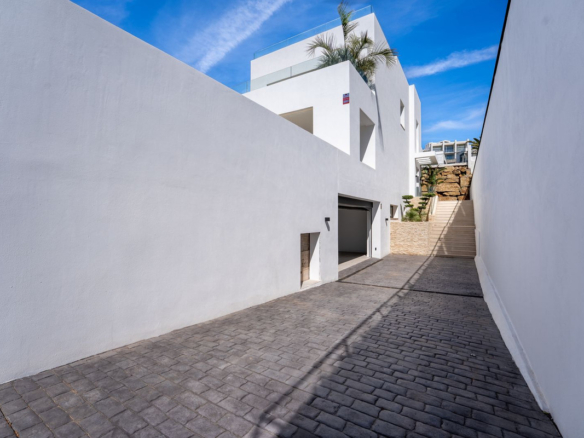 Villa for sale in Fuengirola