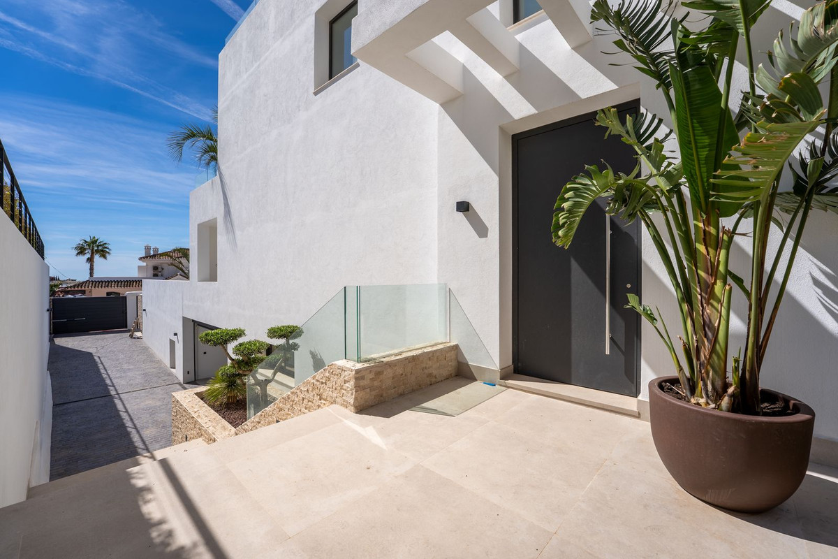 Villa for sale in Fuengirola