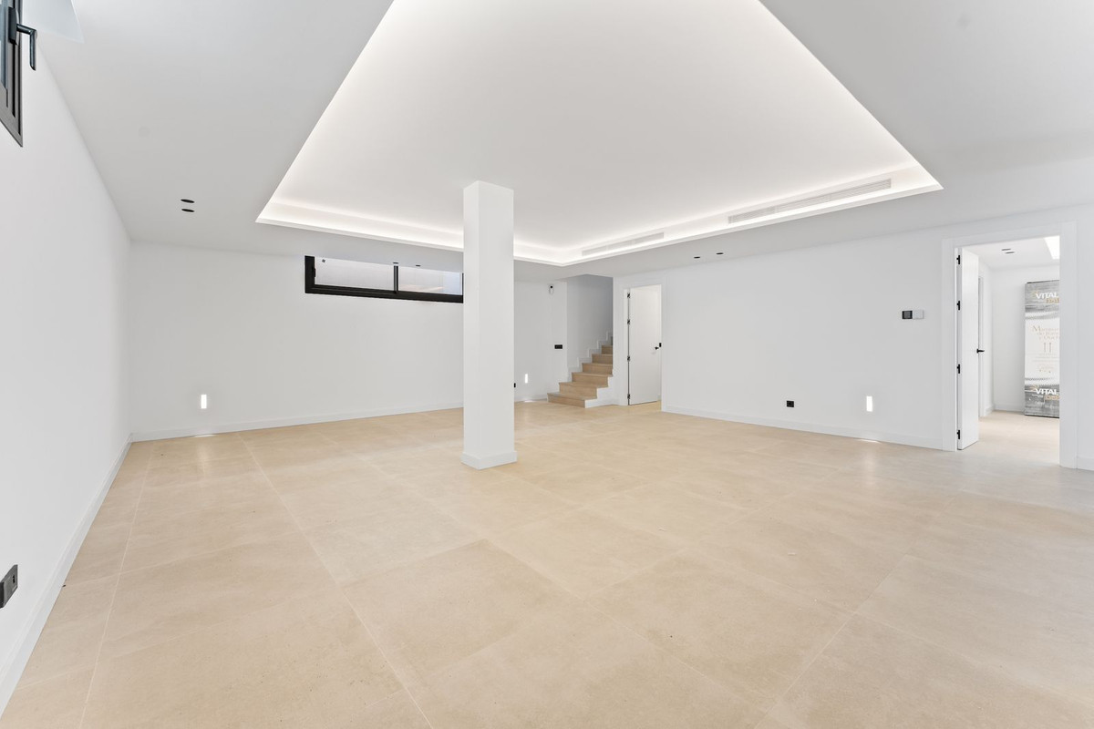 Villa for sale in Fuengirola