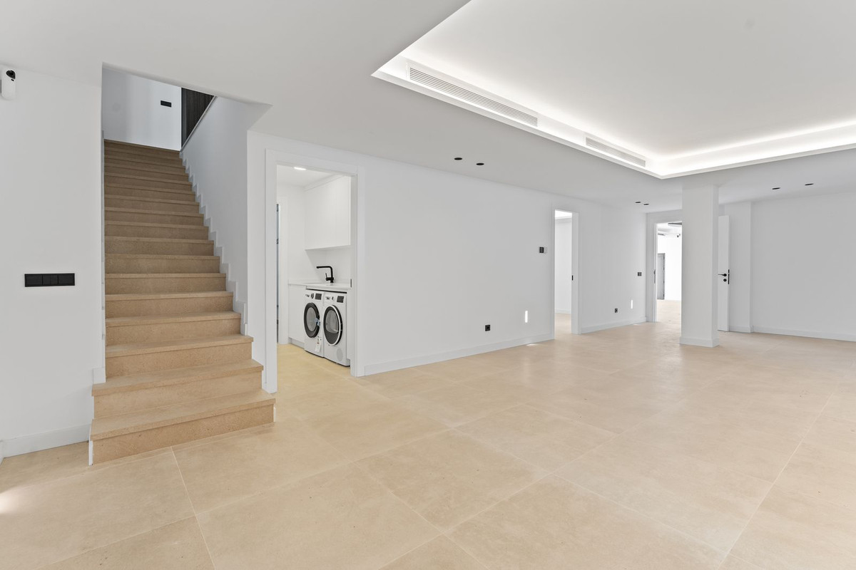 Villa for sale in Fuengirola
