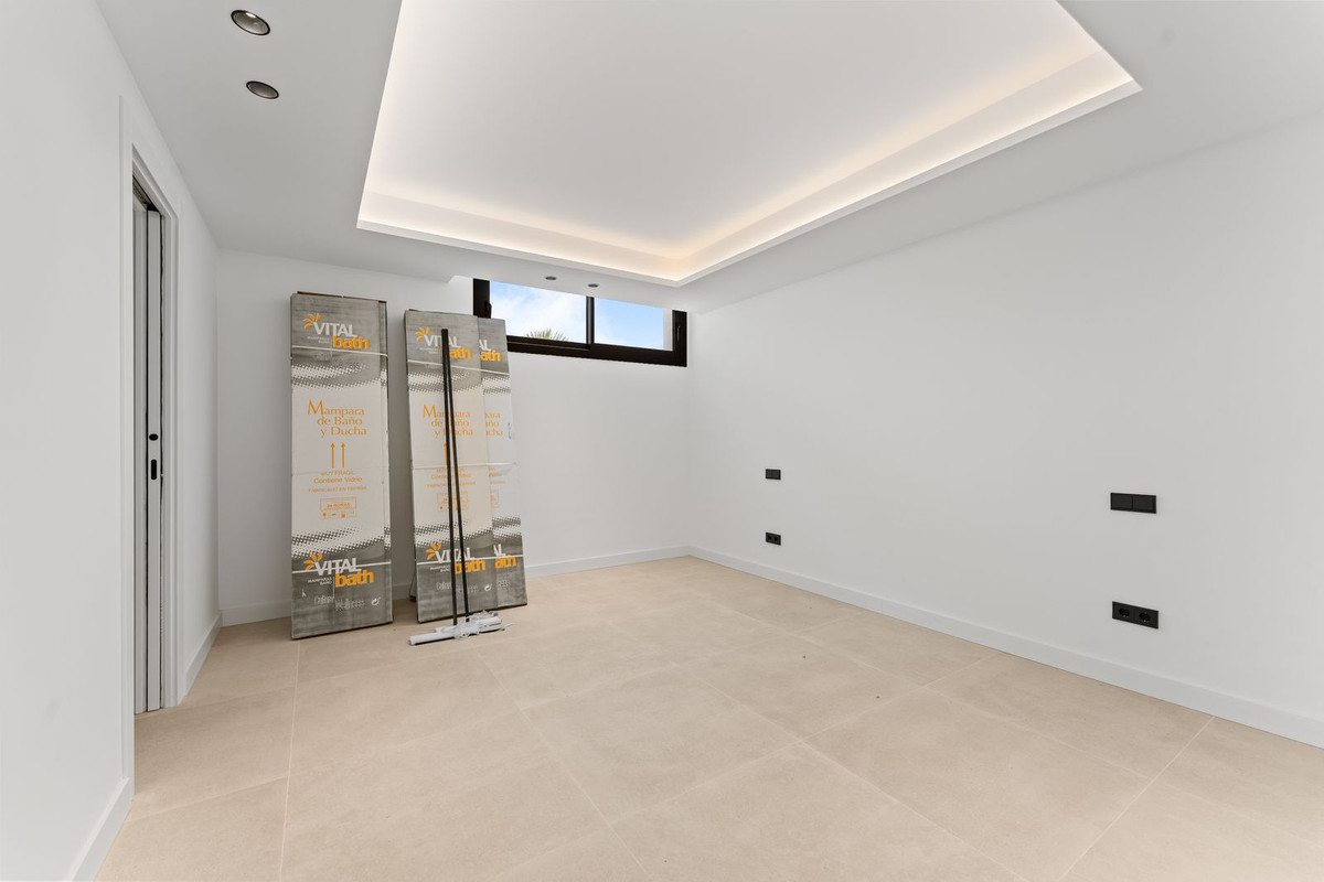 Villa for sale in Fuengirola