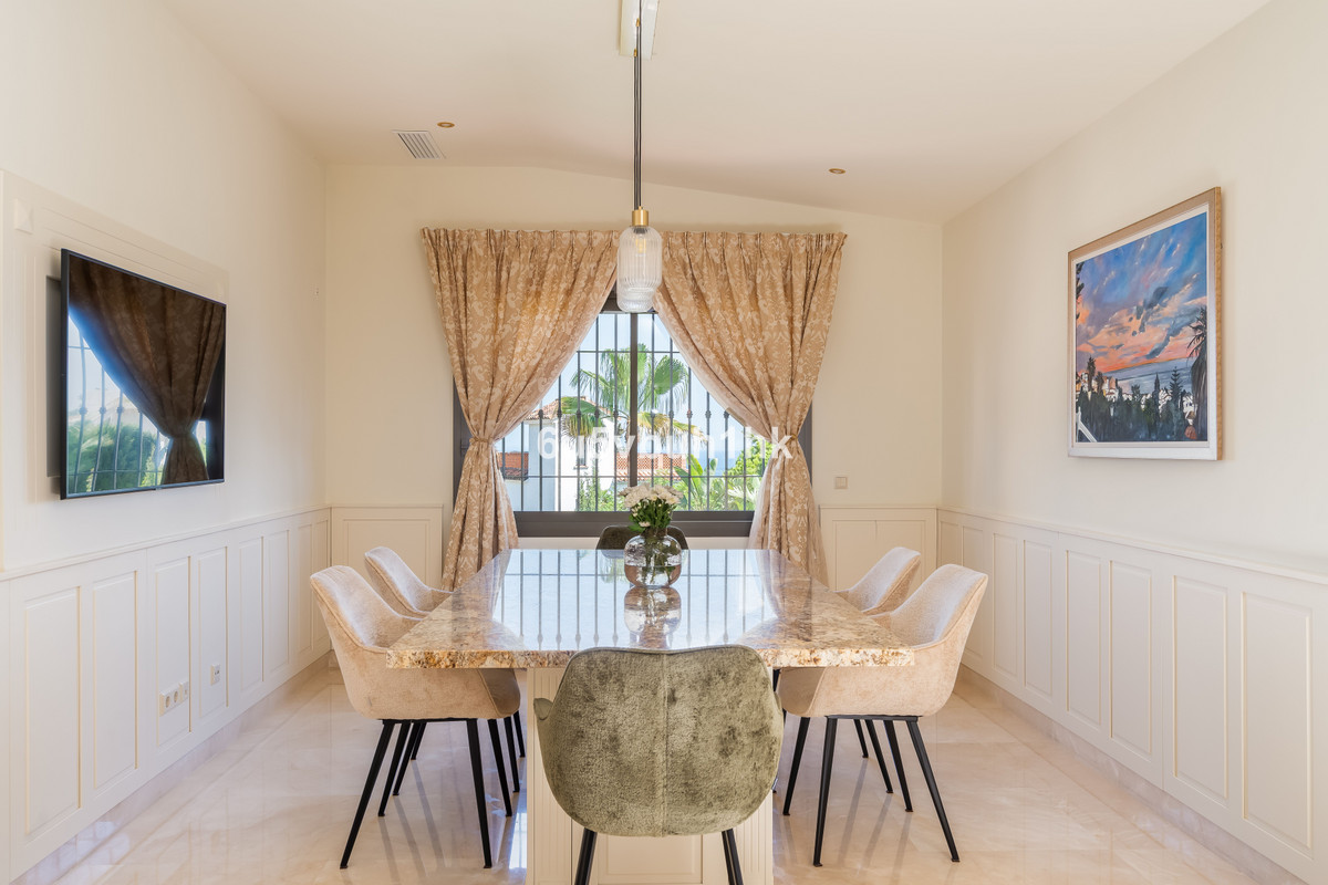Villa for sale in Fuengirola