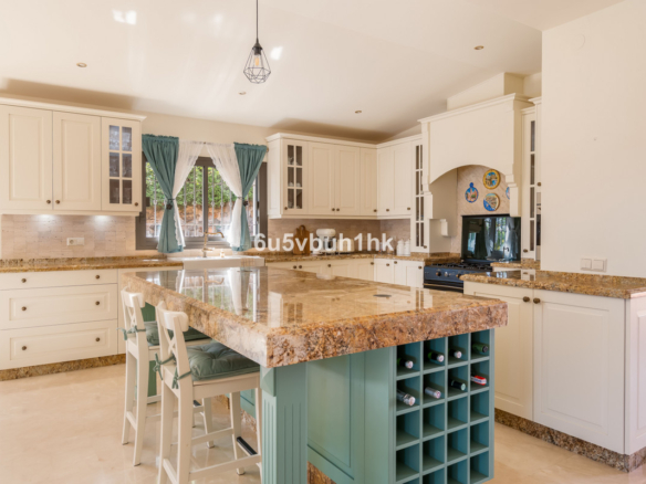 Villa for sale in Fuengirola