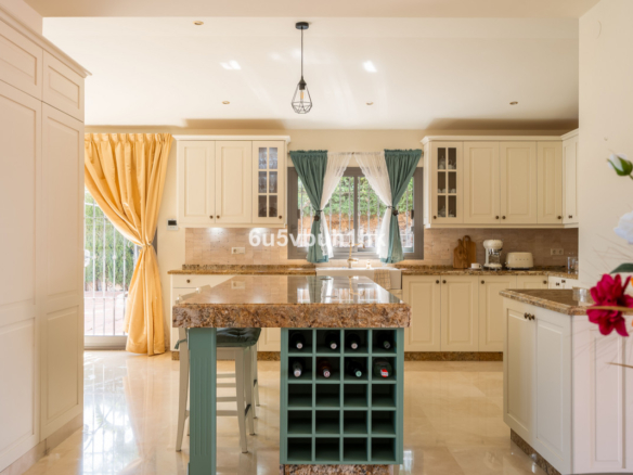 Villa for sale in Fuengirola