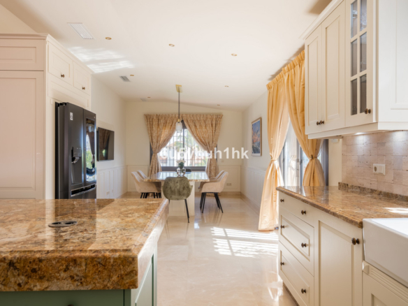 Villa for sale in Fuengirola