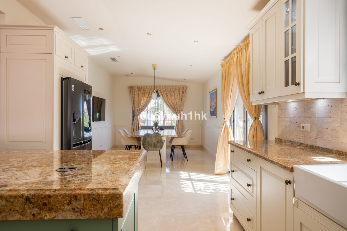 Villa for sale in Fuengirola