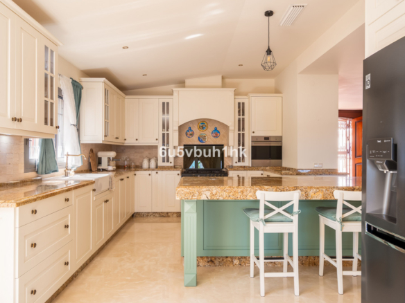 Villa for sale in Fuengirola