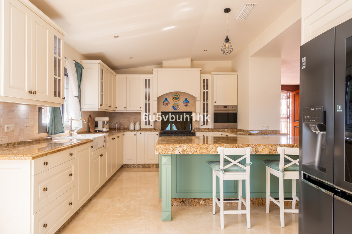 Villa for sale in Fuengirola
