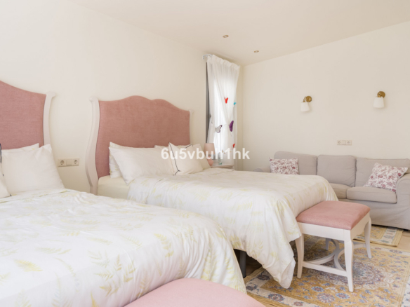 Villa for sale in Fuengirola