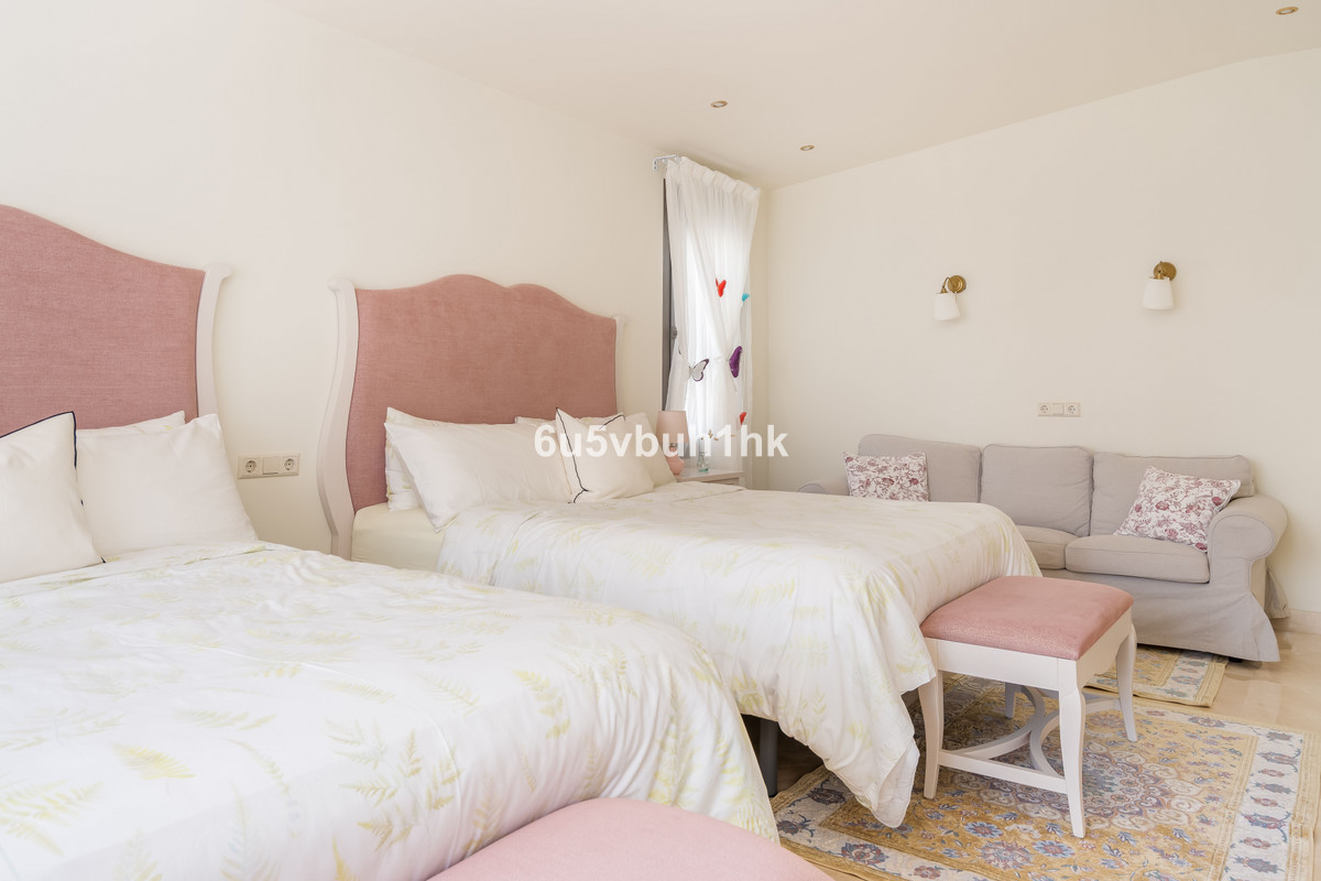 Villa for sale in Fuengirola