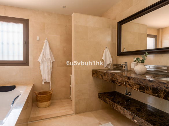 Villa for sale in Fuengirola