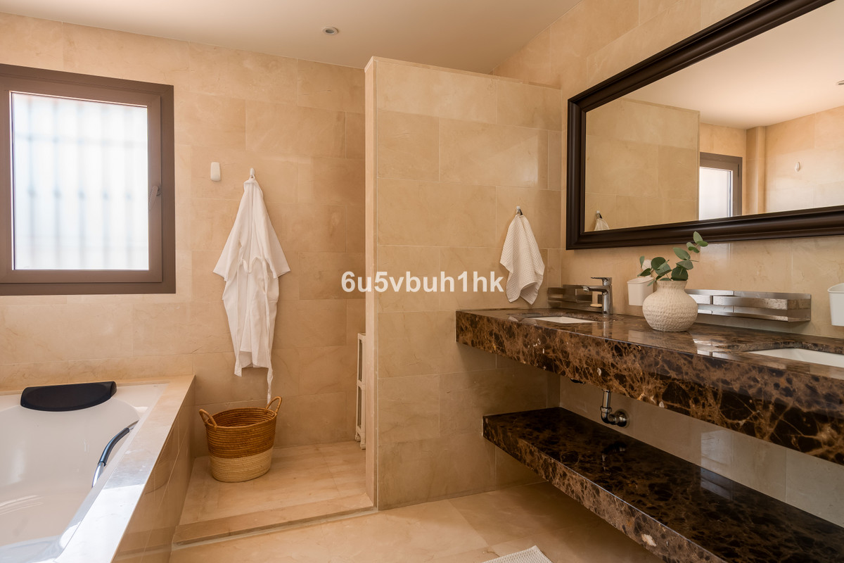 Villa for sale in Fuengirola