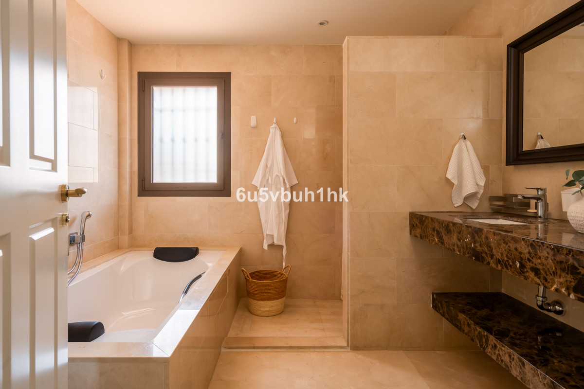 Villa for sale in Fuengirola