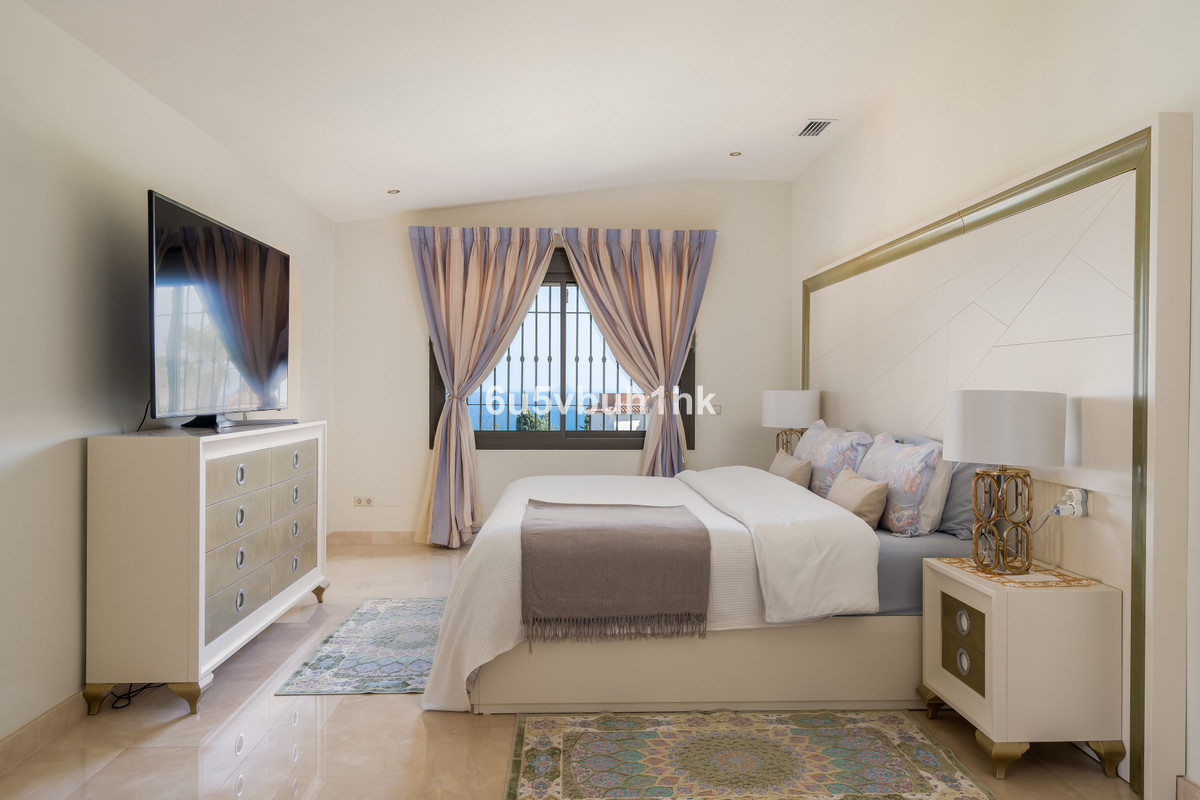 Villa for sale in Fuengirola