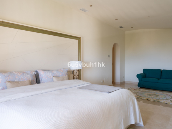 Villa for sale in Fuengirola
