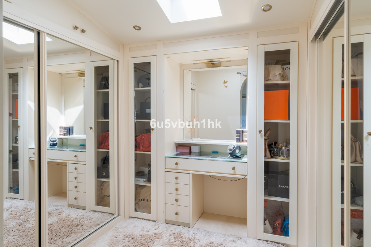 Villa for sale in Fuengirola