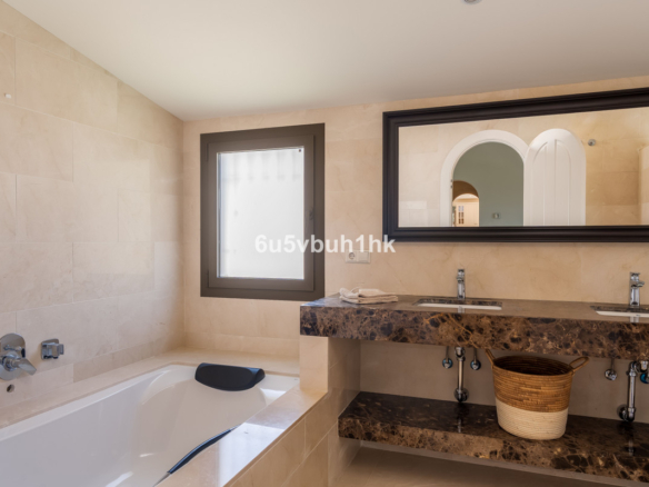 Villa for sale in Fuengirola