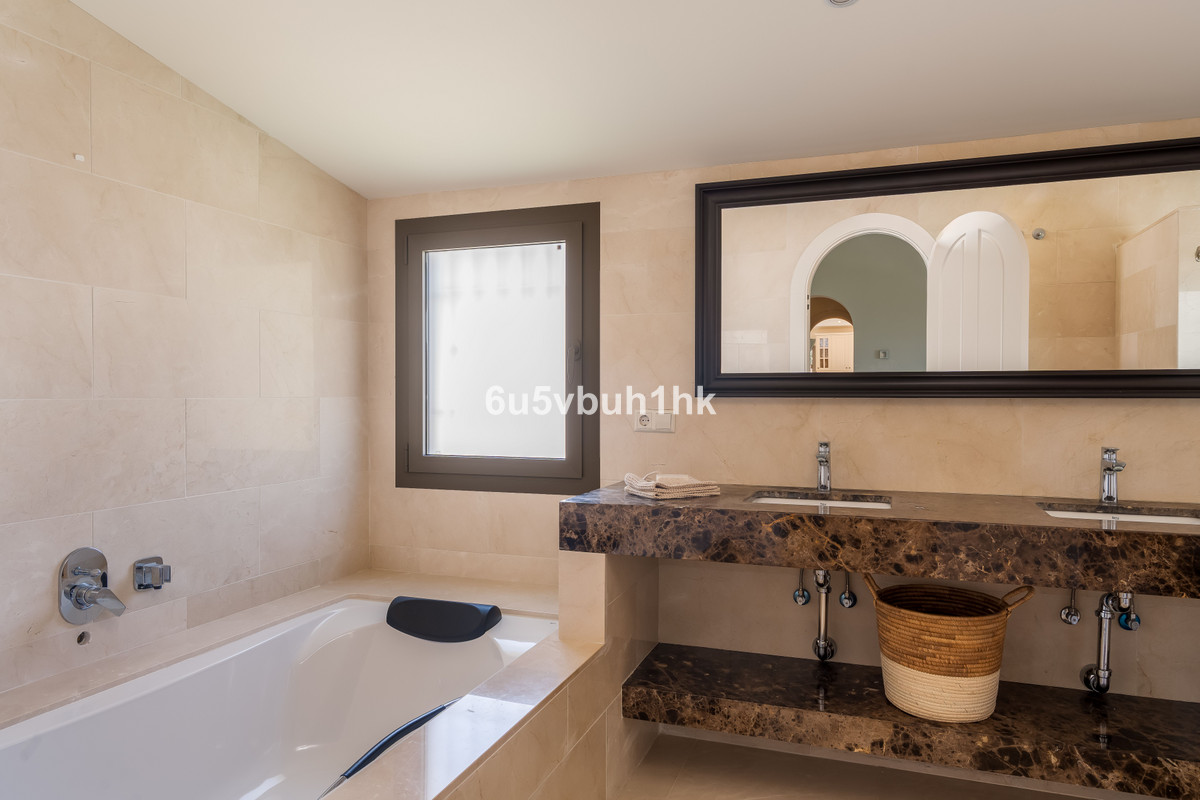 Villa for sale in Fuengirola