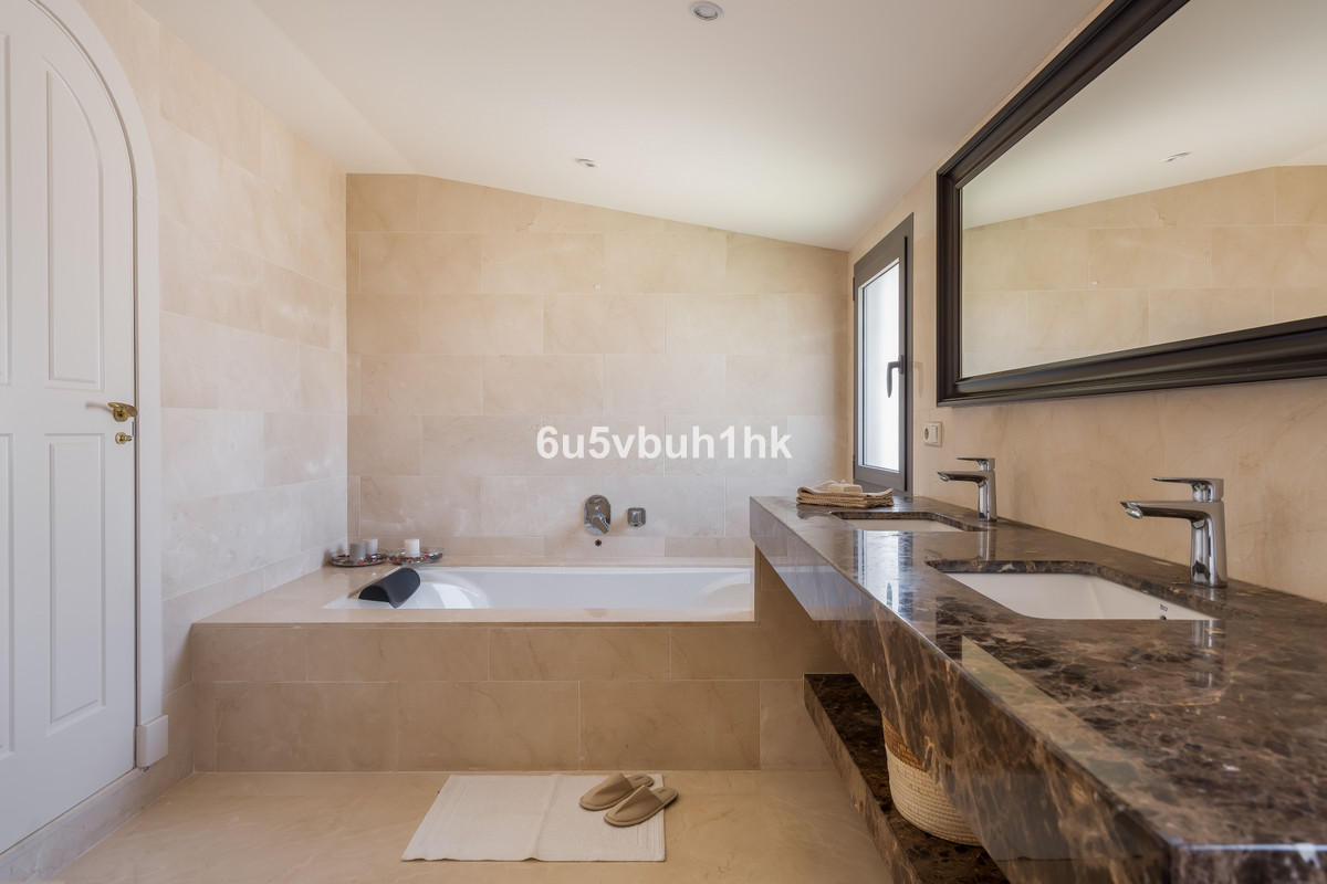 Villa for sale in Fuengirola